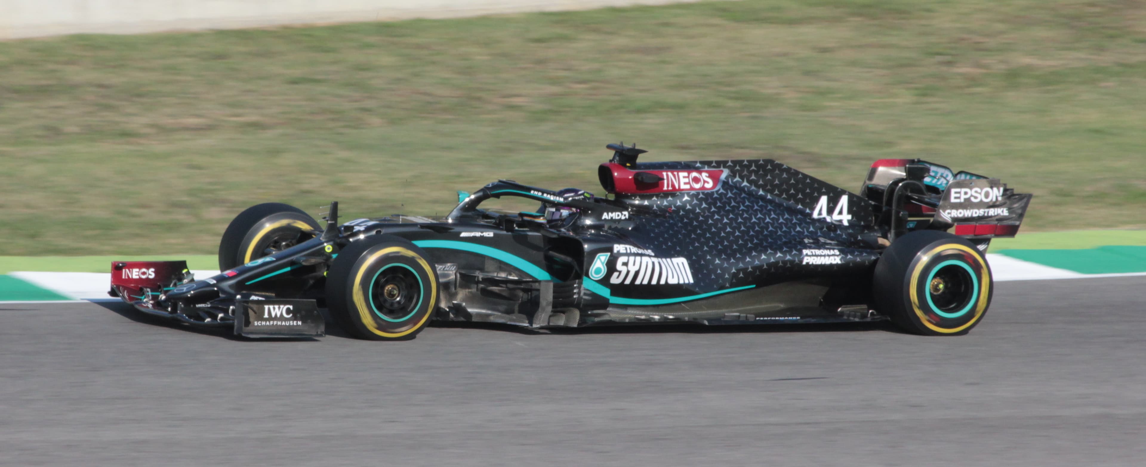 Formula 1 — Lewis Hamilton racing